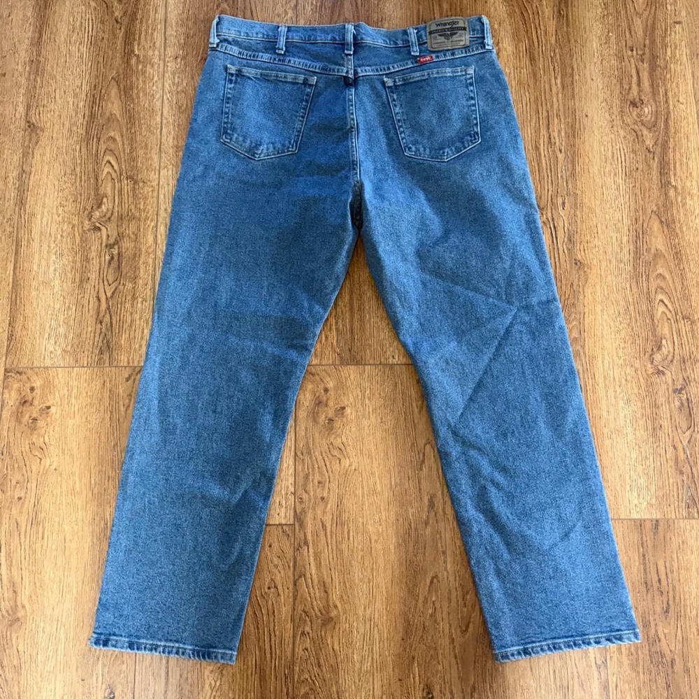 Wrangler Blue Jeans Mens 40x30 Straight Leg Medium Wash Denim Cotton Stretch
